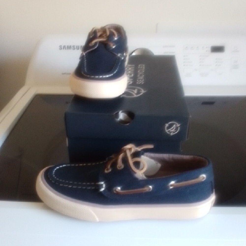 NWT NIB Sperry Navy and Tan Boat Shoes